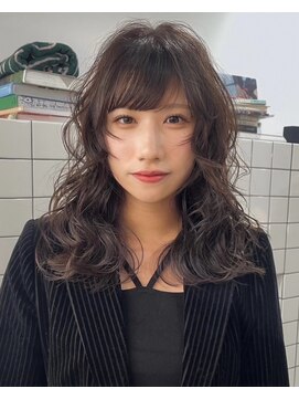 カルテ(QUARTE) ミディアムレイヤー コテ巻きカール 顔まわりレイヤー