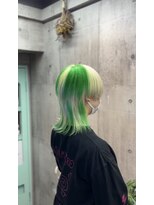 アールイーバイインク 渋谷(Re. by INK.) ホワイト×ネオングリーン