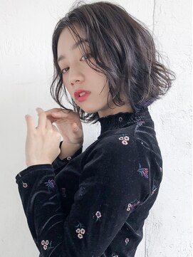 ルティア(Lutia) グレージュ センターパート 切りっぱなしボブ！