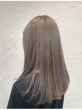 ピチカート パクト(pizzicato pacto) 前上がりロングヘア　ミルキーグレージュ