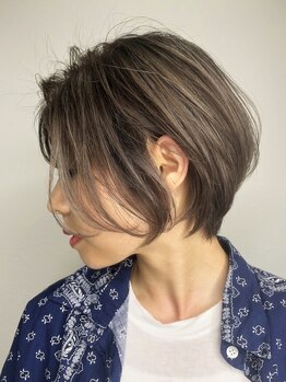 バベル(BABEL Hair Design)の写真/常に最新トレンドを取り入れ、毎日のスタイリングやお手入れも簡単にまとまる巧みなカット技術にお任せ！