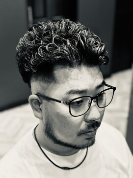 リットバーバーラウンジ(Lit. Barber Lounge) Barber Cut +ナチュラルカール（ロッドパーマ）