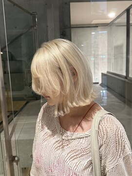 ヲタク(wotaku.) ホワイトカラーホワイトヘアハイトーンホワイトミルクティーボブ