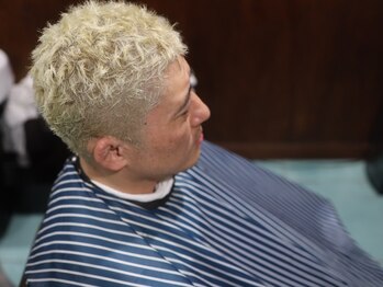 バーバーバー(BAR BER BAR)の写真/「これまでの地毛スタイルに新しく変化を加えてみませんか？」固定概念を超えたデザイン提案で品格ある姿へ