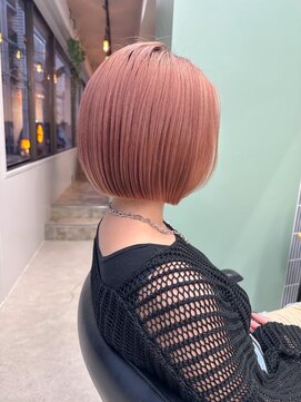 ヒビヲ 天神警固(HIBIO) ショートボブ切りっぱなしボブタッセルボブブリーチダブルカラー