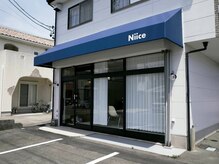 ニイス(Niice)の雰囲気（駐車場は店の前に４台、横（南側）に3台）