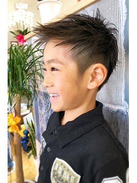 ディ グラント(D GRANT) お洒落キッズ♪ON・OFF可能震災刈り・アップバングスタイル☆☆