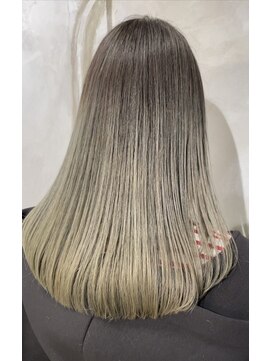 ザ デイ(THE DAY) オリーブグレージュのカスケードカラー【バレイヤージュ】