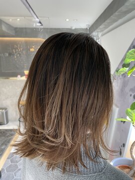 ワン 横浜(ONE005) バレイヤージュ風ハイライト