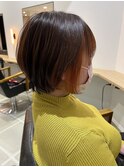 大人可愛い前下がりゆったりショートボブ×秋インナーカラー