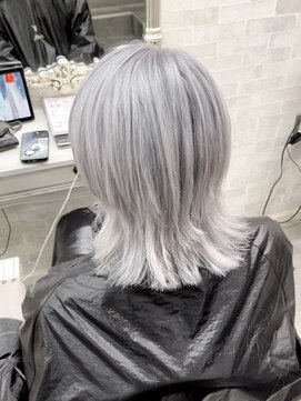 アールプラスヘアサロン(ar+ hair salon) 【原神、レザーホワイトシルバー】