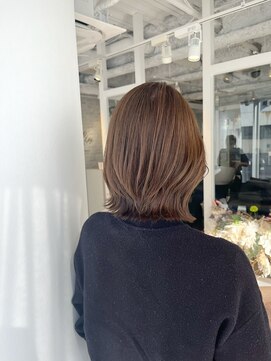リン(Lin) レイヤーボブ×オリーブベージュ