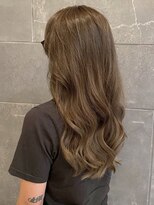 ディスコネクト(DISCO-N-NECT)&nbsp;ロングヘア　ハイライト　外国人風　アッシュベージュ　カール