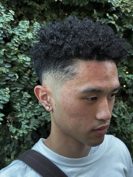 ローグ(Logue) スパイキーアフロ/特殊針金パーマ/スキンフェード/バーバー