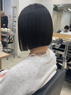 イヴォークトーキョーオーサカ(EVOKE TOKYO osaka) 切りっぱなしボブ 髪質改善 ストレート 艶髪 ショート