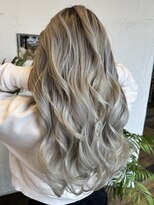 ソンリエ(SONRiE)&nbsp;シルバーホワイトバレイヤージュ