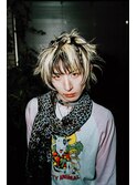 ブロンド×ブラックのシャギーショート