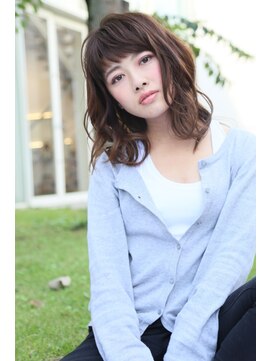 ロエナ(ROENA) 20代30代40代50代ウェーブパーマ前髪こなれミディ長めバング