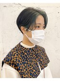 ハンサムショート　刈り上げスタイル　インナーカラー