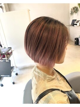 ニッチ(Niche) グラデーションカラー×ボブスタイル