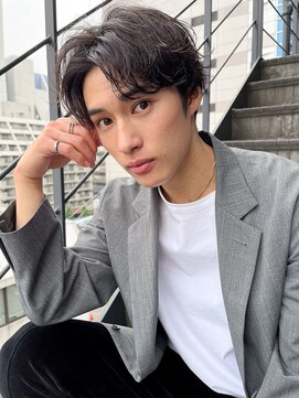 ガーランドギンザ(Garland Ginza) センターパートニュアンスパーマブルージュハンサムショート