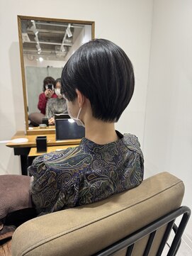 キュエム(Cuem) 【Cuem菅原】センターパートコンパクトフィットくびれショート