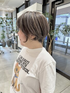 ステアケース 武蔵小杉店(stair:case) 白髪ぼかしハイライト　大人ショート　癖毛を活かすカット