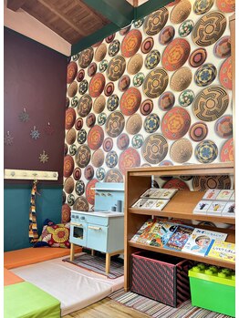 ロホサラマ(ROHO salama)の写真/【キッズスペースあり♪】お子様同伴可。ママさんスタッフ在籍なので気兼ねなく安心して通って頂けます！