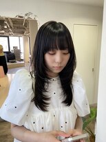 エイチ(H)&nbsp;ショートウルフミディアムシースルーマッシュ顔まわりレイヤー