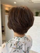 イヴ(Eve) 夏のフェミニンな耳かけスタイル
