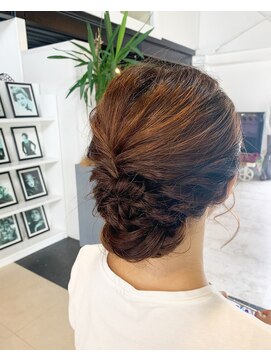 ロナ 岡崎竜美丘店(RONA) お呼ばれシニヨン