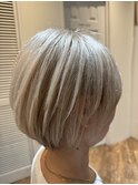 ショートボブ×パールホワイト