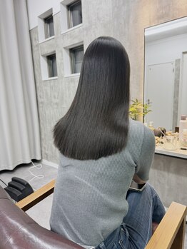 イッキ(IKKI)の写真/髪質改善トリートメントメニューの「サイエンスアクア」でしっとりなめらかな髪へ…。