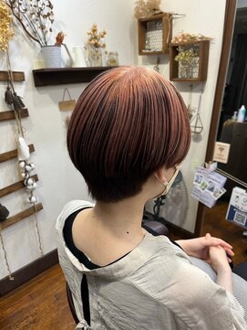 美容室 メザミー MESAMIES 奥行きショートアンブレラカラー×オレンジベージュショートボブ
