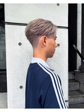 ピチカート パクト(pizzicato pacto) 【海外風スタイル】テーパーフェード×ブロンドパートスタイル