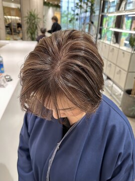 ステアケース 武蔵小杉店(stair:case) 白髪ぼかしハイライトローライト　大人ショート　武蔵小杉