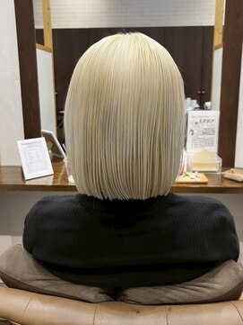 ルカリエ(LUCA:Rie) ブロンド×切りっぱなしボブ