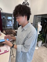 マカロンコワフュールドウシワカマル(macaron coiffure de ushiwakamaru)&nbsp;波巻きシャドウパーマ