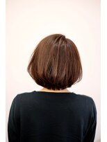 バングス(bangs)&nbsp;襟足を残したグラデーションボブスタイル。