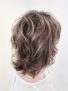 ヘアアンドフェイス サクラインターナショナル(hair&face sakura international) 柔らかいウェーブのレイヤースタイル