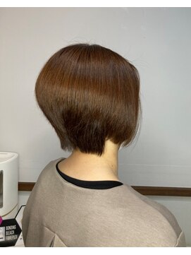 美容室 M 艶出し前下がりボブ