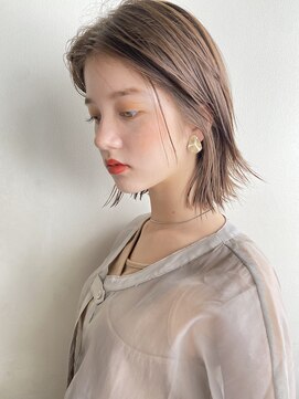 ミラバイグリーン(Mira by green) ボブ/外ハネボブ/センター分け/グレージュカラー