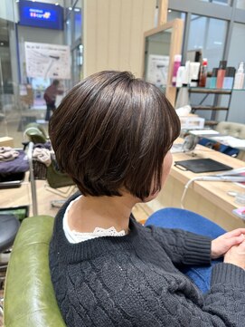 カシータ ヘア リゾート イオンモール熱田店(Casita hair resort) 白髪ぼかし×ショートボブ×簡単スタイリング×襟周りすっきり