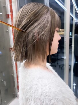 ノエ(noe) 切りっぱなしボブ×ハイトーンYI-8