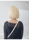 抜きっぱなしブロンド、切りっぱなし内巻きボブ
