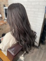 アトリエナガノ(atelier nagano)&nbsp;ニュアンスカラー/センターパート/ツヤ髪スタイル/ブルージュ