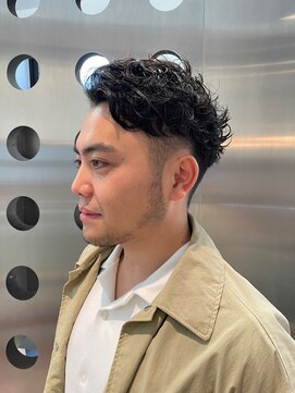 シャウルデッサン(CHARLES DESSIN) メンズニュアンスパーマ刈り上げスタイル