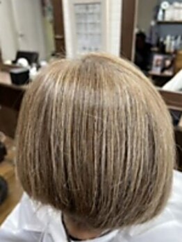 アイリー 青木店(I Rie)の写真/白髪染めもおしゃれに◇ケアブリーチで髪に優しく、上品ハイライトで白髪を活かし大人女性の魅力を引出す◎