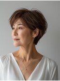上品にまとまる60代ショートヘア