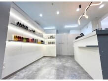 シー 帯広店(SHE)の雰囲気（受付に専売品コーナーを設けています☆）
